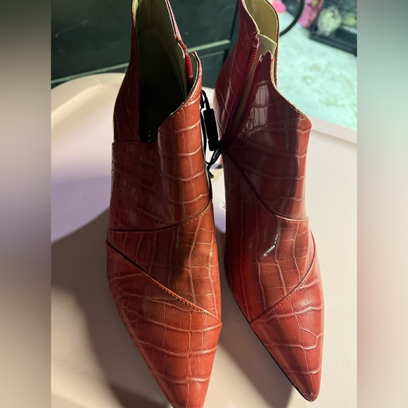 Zara Trafaluc Red Croc-Embossed Pointed Toe Ankle Boots NEW - Picture 1 of 7